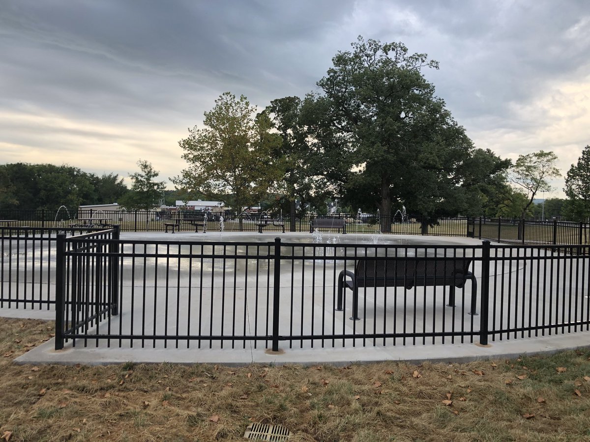 CityofBGKY's tweet photo. Ribbon-cutting for new sprayground #LimestoneSprings at #LampkinPark ongoing now! Bring on the water pressure! https://t.co/drdiF4RM7E