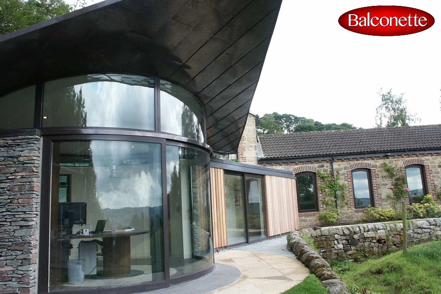 BalconetteUK's tweet photo. We think our #curvedglassdoors complement the geometric style of this building perfectly. Click like if you agree.
#CurvedDoors #CurvedPatioDoors #CurvedWindows #CurvedGlass #Architects #Surveyors #Construction #Property @UKBizRT #London #Kent #Sussex https://t.co/V8GAxvg2jh