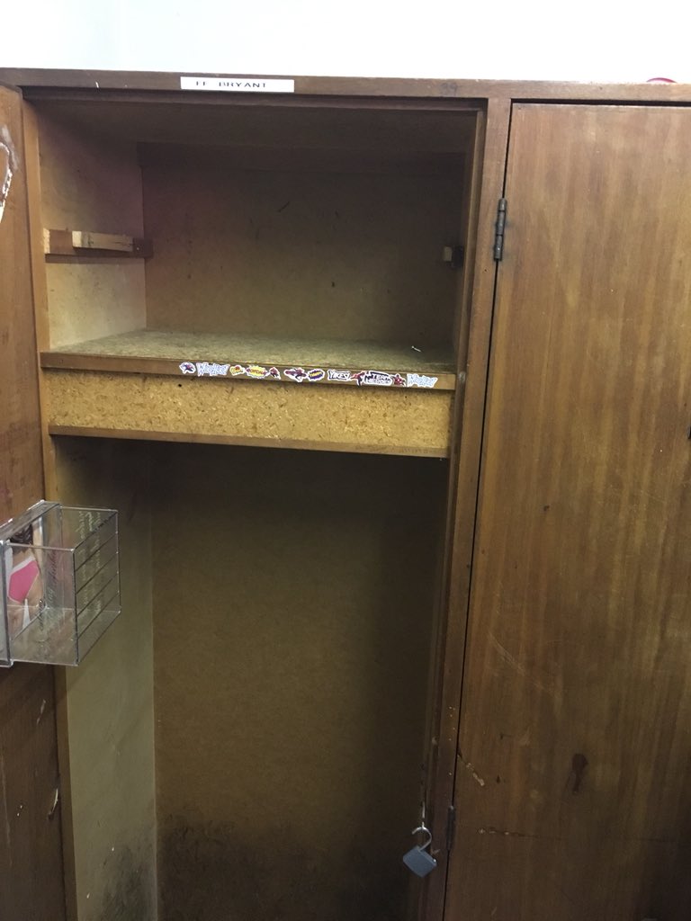 becks_bryant's tweet photo. At station we hav separate shower/changing 4🙎♂️&🙍♀️,AND a big mixed #lockerroom home to chats /banter/gossip with mywatch (family) for 13 yrs. 2day is a sad day 4us as I’m no longer #oneoftheguys & #forcedtoleave into a #femaleroom #onmyown. #Justreatmethesame 🤦🏼♀️ https://t.co/VjWXDTEvtZ