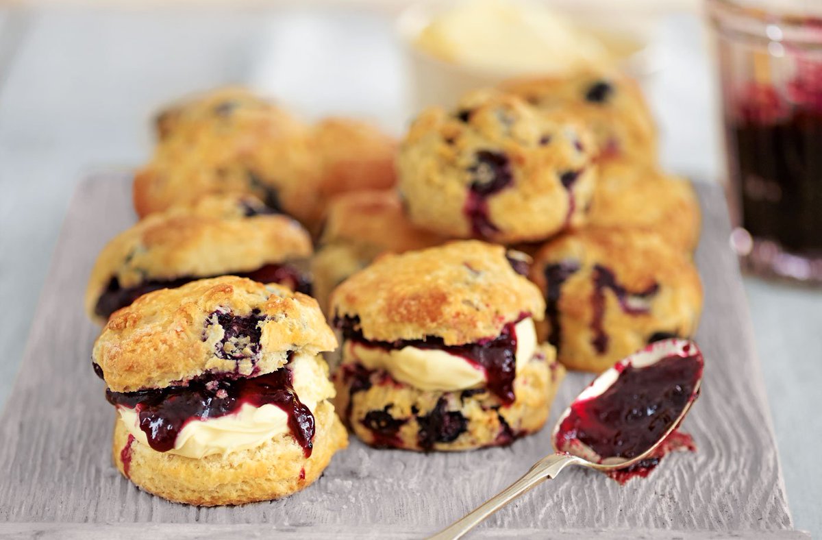 StandComedyClub's tweet photo. Just look at those Scones!!!!!! Do you like #scones ? then see @davidkaystandup at 6:30pm Today & every day until the 12th Aug Tix/Info https://t.co/tMCkvlZBKN delve #IntoTheUnknown world of #sconebasedcomedy with David #edfringe2018 #comedy https://t.co/1qCwHr2zn6