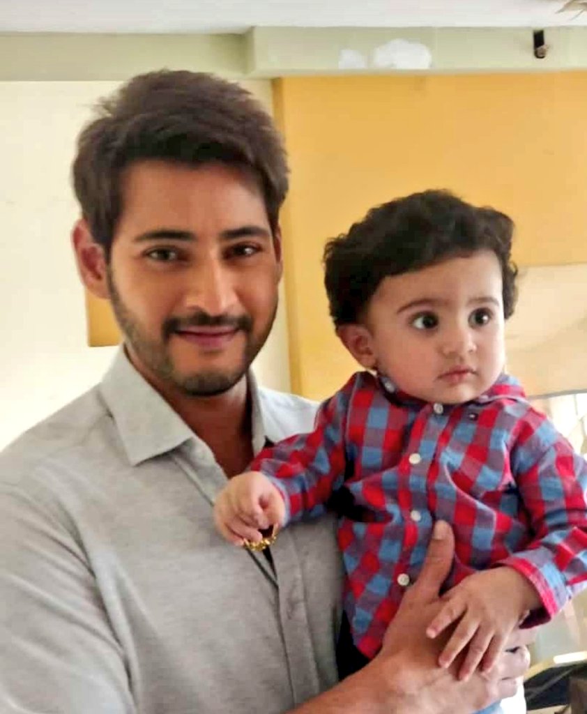 itz_Suresh__Vj's tweet photo. #HBDSUPERSTARMahesh
Happy Birthday To My Fav Telugu Hero An My All Time Handsome + Action Hero in TFl ๐
@urstrulyMahesh Anna
Happy Birthday To My Bro ))โบ๐
#SSMB25 #SSMB #MaheshBabu #SSMB25FirstLookTomorrow #SSMB25FirstLookOnAug9th
Waiting ๐๐ https://t.co/qinGoR51rM