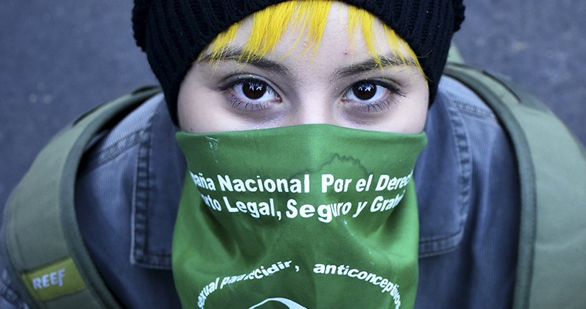 KitusOnline's tweet photo. [#AbortoLegalYa] Hoy el Senado de #Argentina debate la legalización del #aborto. #KITUS Online conversó con @AstridaBaumann de Argentina, feminista anticapitalista y columnista de géneros sobre el proceso que culminó en este gran momento.#QueSeaLey #8A 
https://t.co/2Jhztrm7Yn https://t.co/NJFsHc45dO