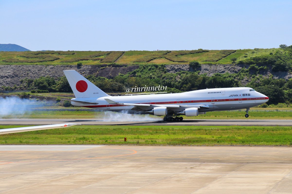 rinrinnet01's tweet photo. 2018.08.08
NGS/RJFU
日本国政府専用機 20-1101

憧れのシグナスの撮影
着陸したあと手の震えが治まらなかったです笑
天気は良くて風もあったんですけど、暑い暑い、そしてメラメラ攻撃😅
とりあえず撮れただけでも満足です
B744のシグナスはおそらく最初で最後の撮影になると思います
行けてよかった https://t.co/a4UZdCATTj