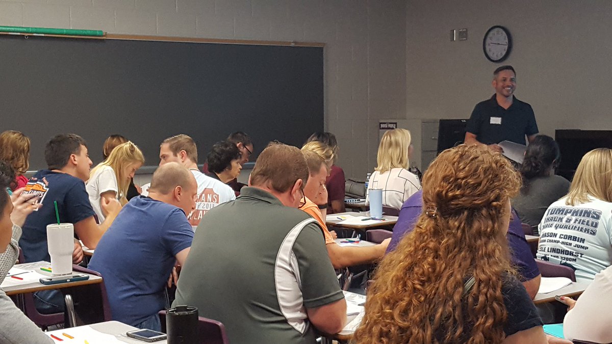 yoclarke's tweet photo. Catch Ryan Culver's session on critical reading through chunking. #KatyISDELA https://t.co/hRCpEXJVeg