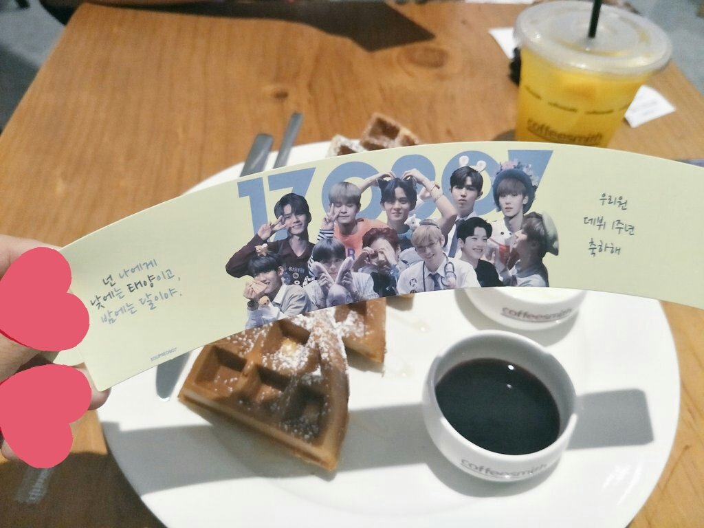 luvT_Tluv's tweet photo. 180804 #ECLIPSE0807
워너원 1주년 데뷔 축하해~👊☝
@/coffeesmith - suntec &amp; orchard https://t.co/hlQSG28RhA