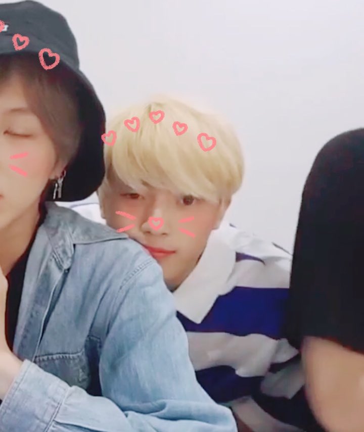 우리 현구 윙크도 잘해 ~ 😭💖

#ONEWE #원위 #강현 #강현구 #kanghyun <a href="/official_ONEWE/">원위 (ONEWE)</a>