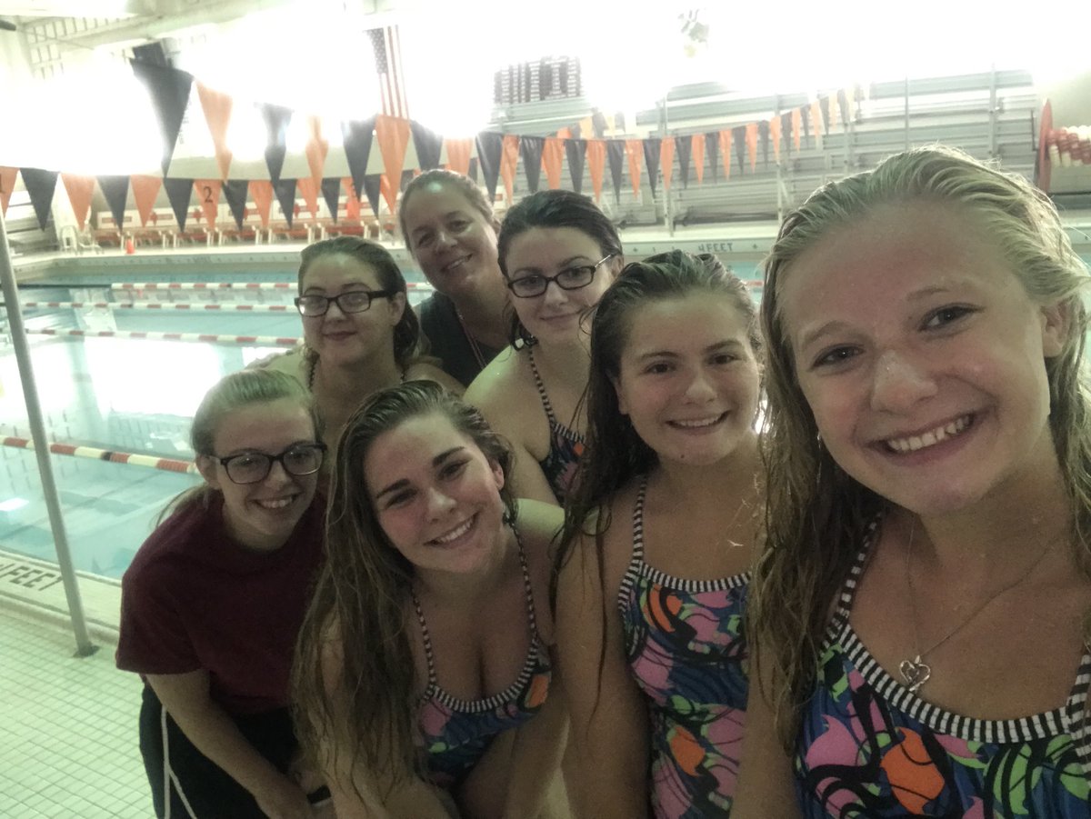 AVIDpretzels's tweet photo. Excellent first day of our 🥨 swimming and diving season.  #ladypretz #SwimDive #lilpeach #startingstrong #positivevibes https://t.co/YiMP1WWbrV