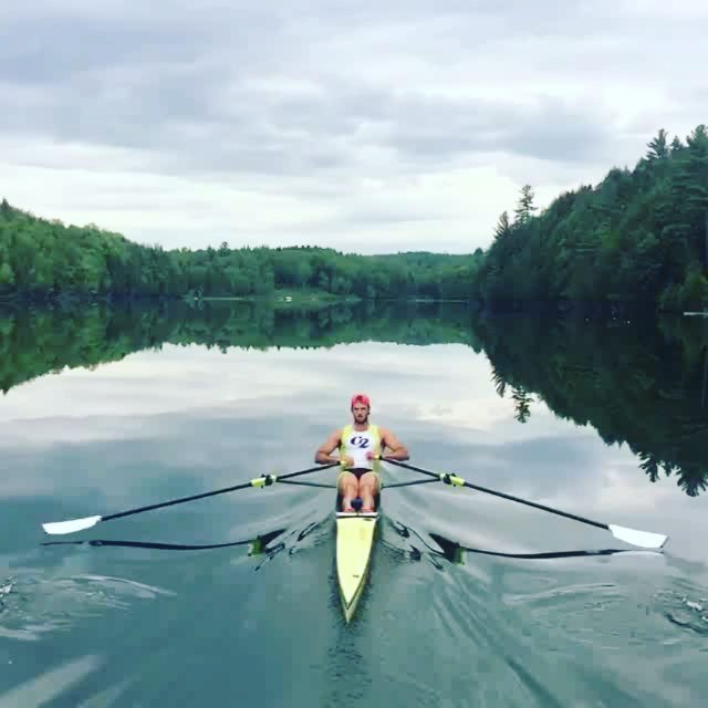 Loving this drill from <a href="/jgraveyboat/">John Graves</a>. Obvs kinda tricky 😉 Video credit: @wesvear
#crewlife #rowing #oarslave ift.tt/2ARW3cj