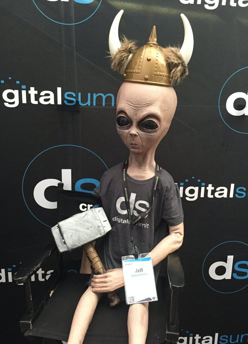 DigitalSummits's tweet photo. We are so excited to be in Tampa! Jeff is having a blast! We hope everyone enjoys the event. Make sure to snap a pic with #jeffthealien! #DSTAM https://t.co/1aoeiLJD0v