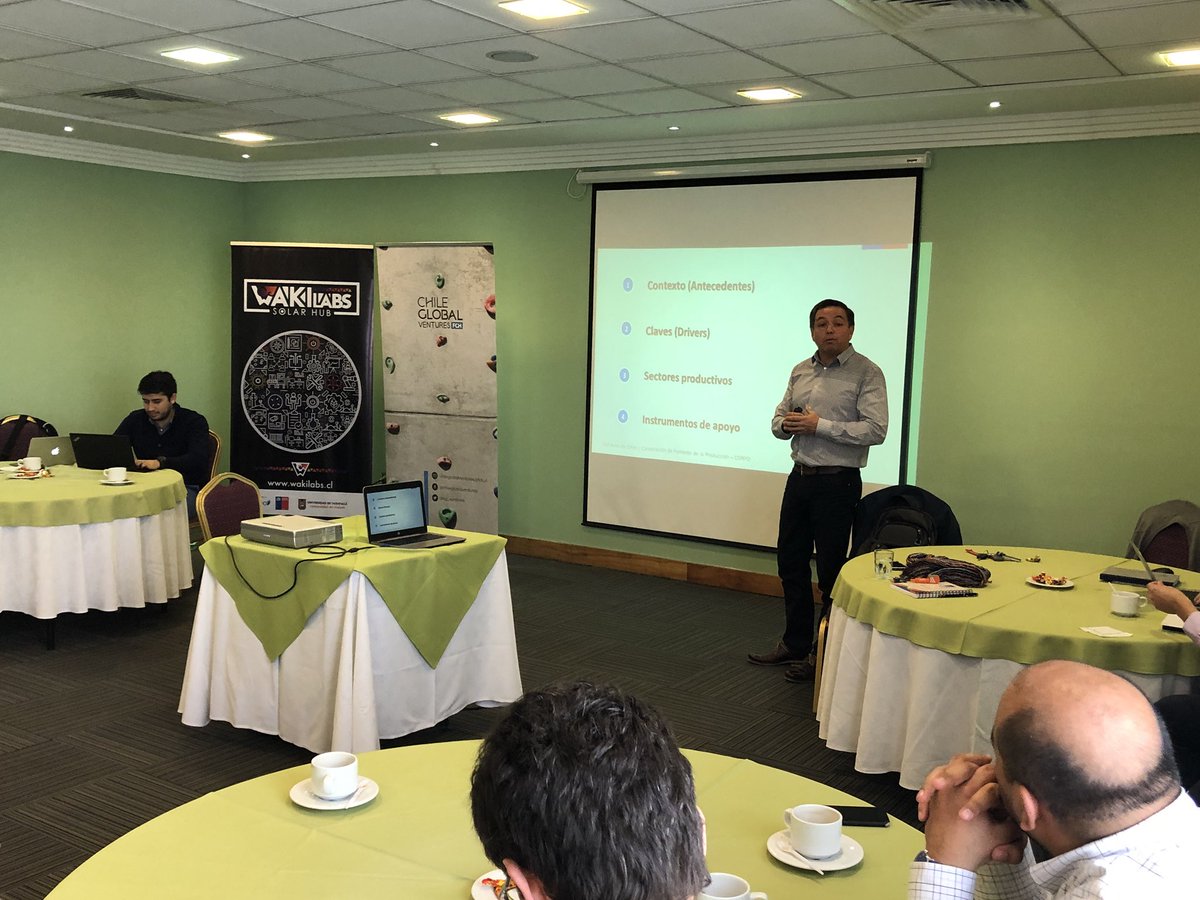 wakilabs's tweet photo. Roberto Herrera Ejecutivo de la Dirección Regional de @Corfo #Arica y #Parinacota expone sobre las posibilidades que ofrece la region y el aporte que se les puede entregar a los emprendedores 💡
#LaFiebreDelSol2 #AylluSolar @CG_Ventures https://t.co/uADj5sV7jd