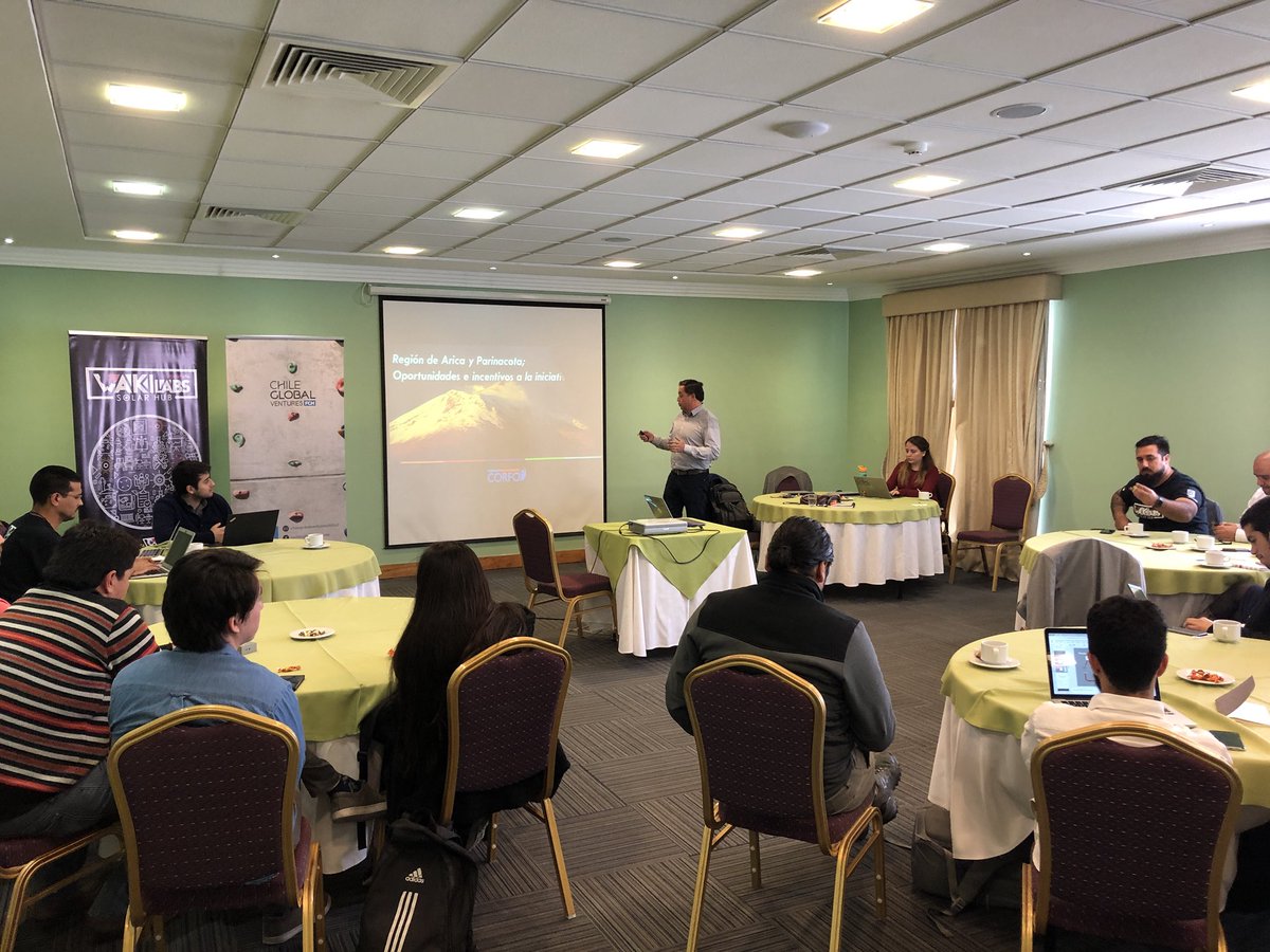 wakilabs's tweet photo. Roberto Herrera Ejecutivo de la Dirección Regional de @Corfo #Arica y #Parinacota expone sobre las posibilidades que ofrece la region y el aporte que se les puede entregar a los emprendedores 💡
#LaFiebreDelSol2 #AylluSolar @CG_Ventures https://t.co/uADj5sV7jd