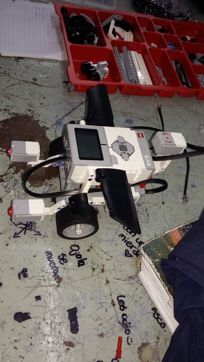 DTE_Region19's tweet photo. Robótica con estudiantes del Espacio curricular de taller sistemas tecnológicos en EEST 4 de Mar del Plata - Gral Pueyrredon. @BAConectados @BAeducacion https://t.co/XUaY0JOFBL