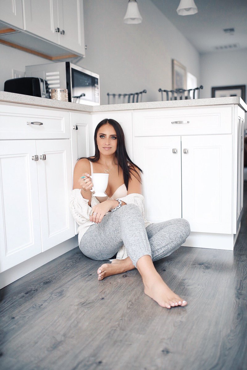 Maidenform's tweet photo. Our new One Fabulous Fit™ bra in bright, summertime white looks oh-so-fab on Sarah of @thehouseofsequins. Snag one for yourself @Macys https://t.co/xVshHuSMs6
.
.
#onefabfit #whattowearunderthere #maidenform #thehouseofsequins #macys #macyslove #sponsored #repost https://t.co/YDK1fMCUpN