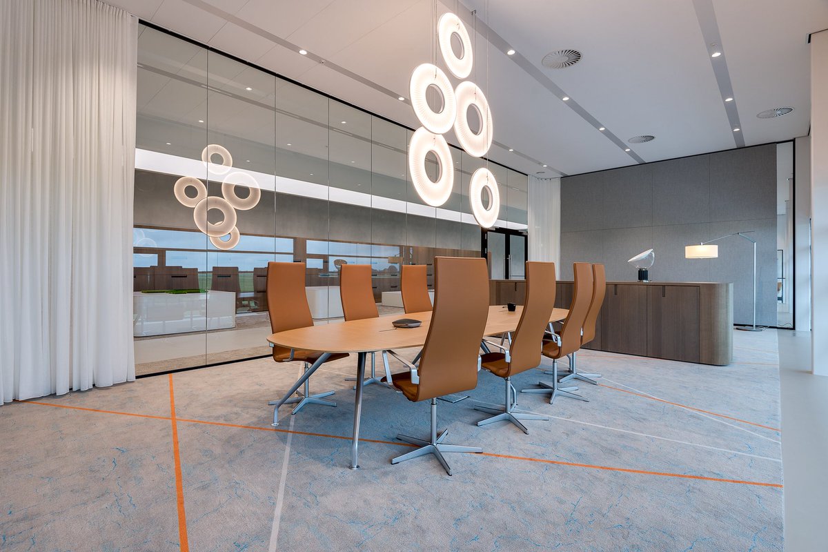 At Betap Genemuiden we recently installed our Maars Horizon wall (glass partition wall)
 -> maarslivingwalls.com/horizon  
Photo credit: Ruben Visser

 #maarslivingwalls 
#minimalist #interior #light #glasswall #minimalistdesign #interiorarchitectre #moderndesign #design