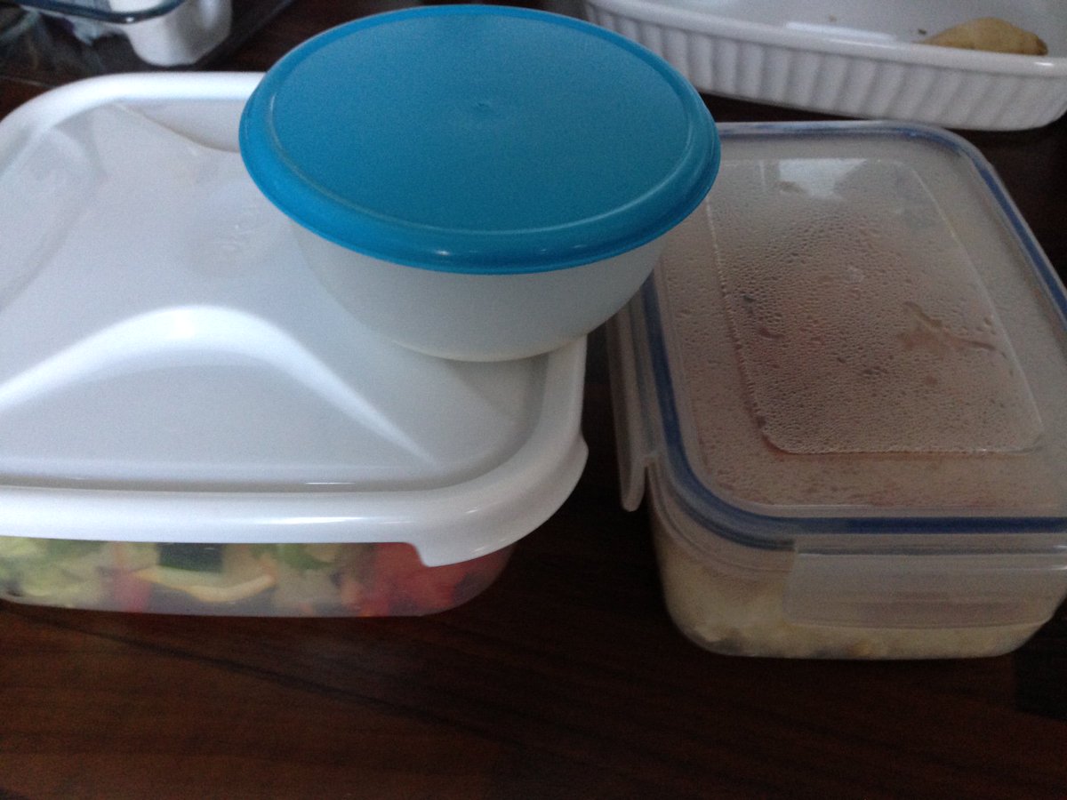 anna_desogus's tweet photo. Can you eat a nice take away in SW20 and not produce lots of non recyclable waste? Yes you can! Just bring your own boxes with you to the restaurant! I asked @TableEarth to put my food in my boxes and they agreed, no problem. And the food was delicious too by the way. Thanks! https://t.co/e8WotsF6DD