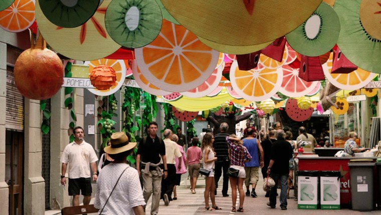 SmartroomBCN's tweet photo. Festa mayor de Gràcia festival dates are 15th August to 21st August 2018!!

The Gracia Festival is considered by many to be Barcelona's best, nicest, most festive and most welcoming street festival. 

 #FMGràcia2018. https://t.co/s5jNeL2SMs