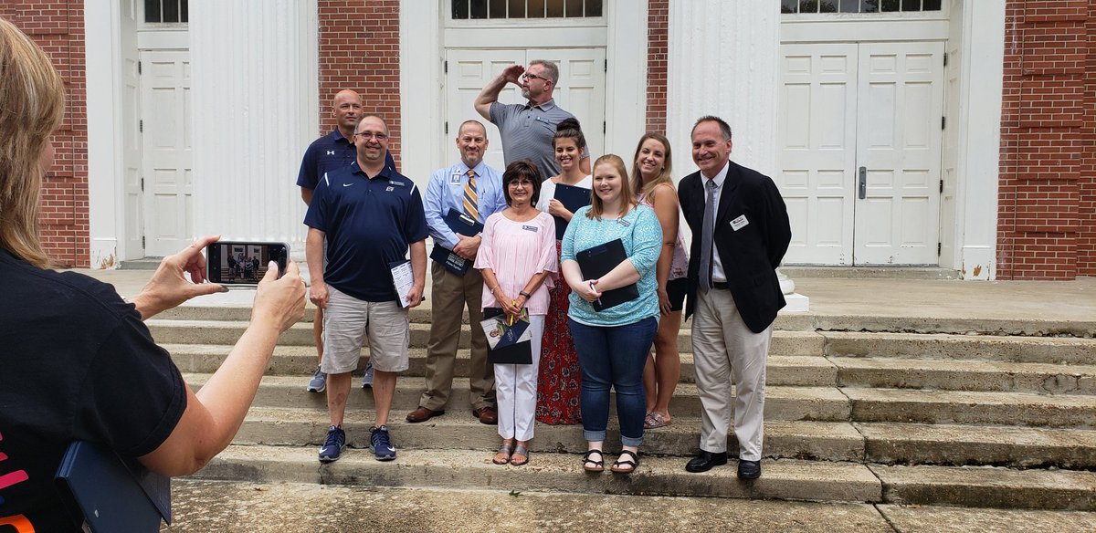 lotrlady94's tweet photo. @Southside_SD Our teachers and administrators who graduated from @LyonCollege #bettertogether https://t.co/jVXgPSzC1y