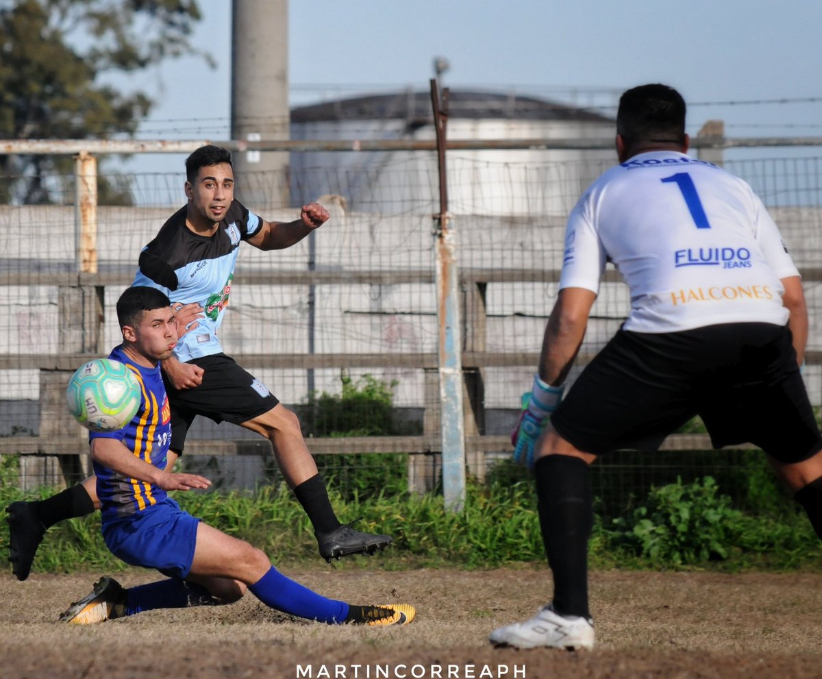 mcorrearoque15's tweet photo. Una tarde en el #ParqueAncap
Doble jornada #SegundaBNacional
Donde los protagonista son los jugadores, ni los dirigentes , ni la plata , sacrificio , esfuerzo y mucha pasión por jugar al fútbol ✌⚽📷 https://t.co/tWSdE8g8MM