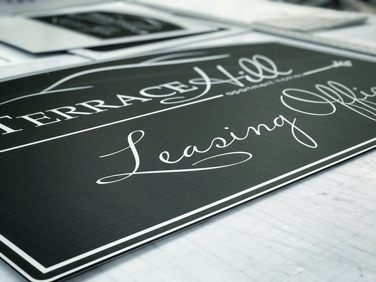apartmentideas's tweet photo. Need a custom sign? We have you covered. We design and produce all kinds of signs! #apartmentmarketing #apartmentsigns #customdesign https://t.co/YVa7LZFYL4