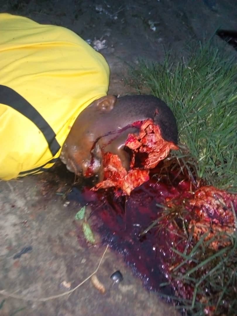 ODEKEIBAJI's tweet photo. Happy trigger Naval Officers from Idah in Kogi state stormed a village (Ejule-Ojebe) in Ibaji LGA and left in their wake this young boy. They hurriedly disappeared in their van. Cc @segalink @SaharaReporters https://t.co/67i4wMqUqj