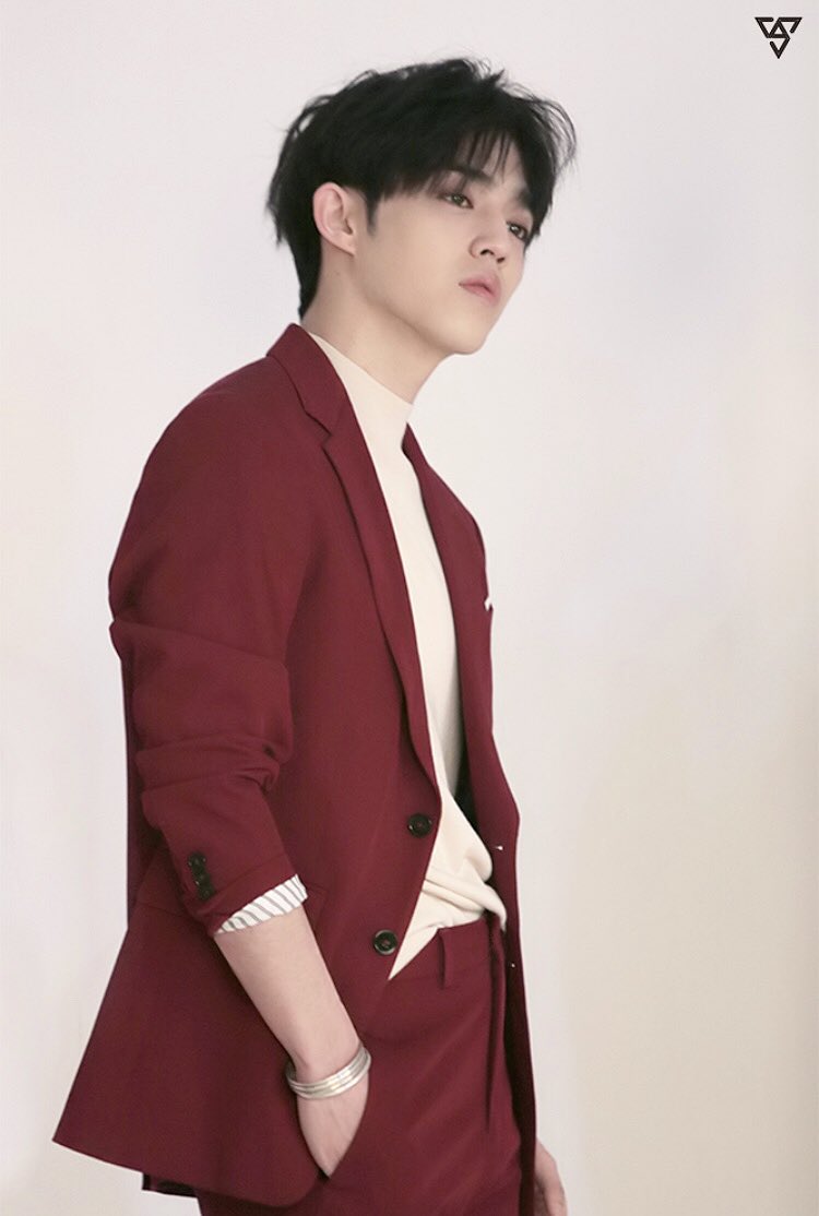 seun_b116_svt's tweet photo. ✨✨✨
#Happy_COUPS_Day
#SEVENTEEN #SCOUPS
#Generalization_Leader_Day
✨✨✨ https://t.co/mrpWeVlOJt
