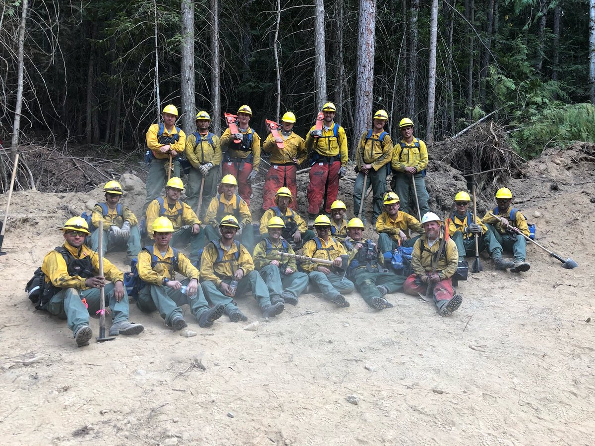 WANationalGuard's tweet photo. The @WANationalGuard continues to support @waDNR_fire operations at the #SheepCreekFire near Northport. Today more than 170 Guardsmen are working on three fires across Washington. #AngelSpringsFire #MapleFire #WaWILDFIRE https://t.co/B0qd9J02Bl