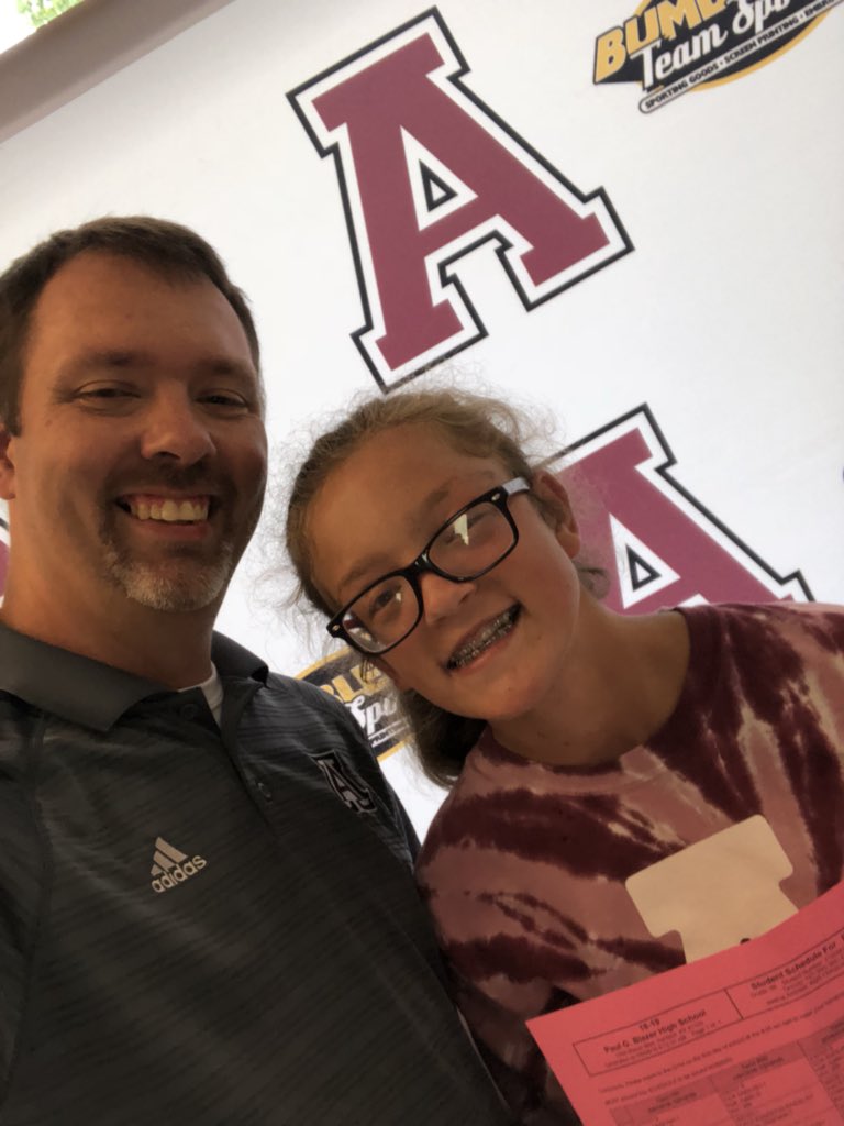 AshlandBlazer's tweet photo. Come get a selfie at our selfie spot! #AshlandProud https://t.co/a2iOerSdzx