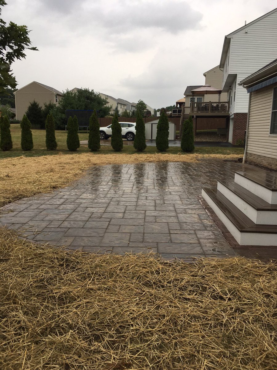 pghpatio's tweet photo. Little before and after action. Patchwork disaster out, @UnilockLife Beacon Hill Flagstone and Copthorne in. @UnilockPGH #Pittsburgh #contractor #patio #TransformationTuesday #butonWednesday #Professional https://t.co/ij3AXfd1mi