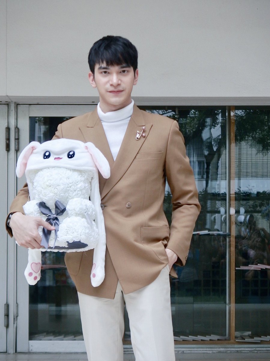 _mars4488's tweet photo. อปป้าสตรองจ้า ตุ๊กตาน่าแย่งมากๆ 5555 ... ไปดูหนังดึกจังล่ะจ๊ะ กลับบ้านดีๆ นะ🎩🤘🏻🐣 #strongcharoenchai #whattheducktheseries #herevcome #oatpop #โอ๊ตป๊อป #นาฏราชครั้งที่9 #tucuteboy https://t.co/hon1LbC1rF