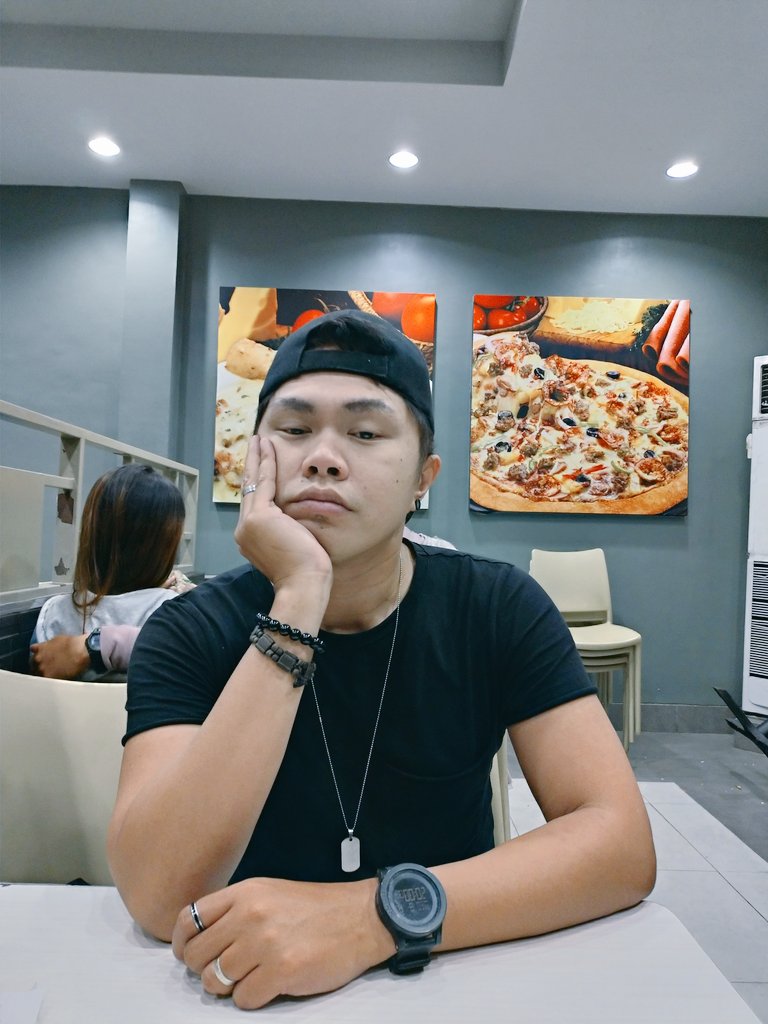mitch_pc's tweet photo. Malungkot kasi hindi bacon pizza inorder ko. 😆 https://t.co/nGP7i13Oww