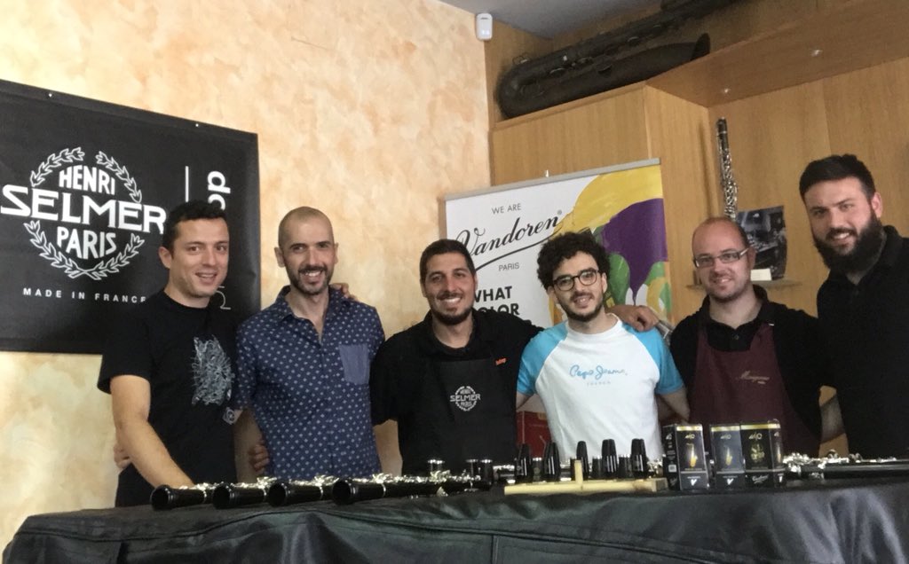 Puntorep's tweet photo. Hoy día entre oboes y saxofones con @Pablo_IJ y Tomas Jerez
@Marigaux_Paris 
@VandorenParis 
@selmersaxes 
@MaferMusica06 https://t.co/xm0SpXhX2O
