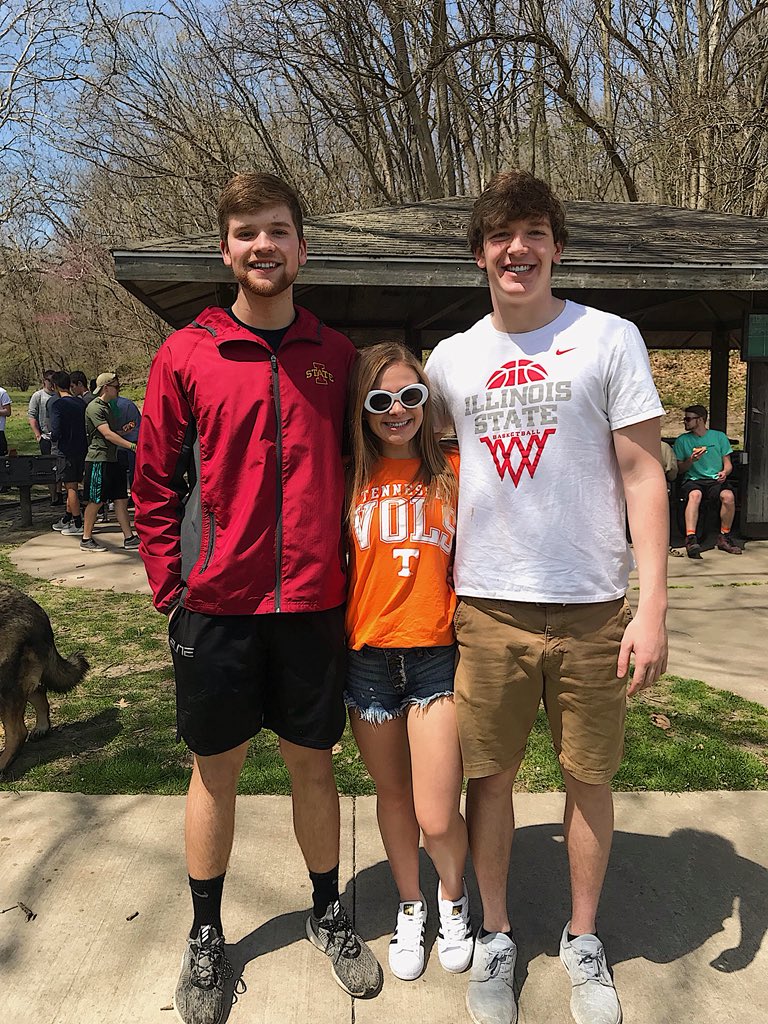 AND_MOREY's tweet photo. Happy Birthday gabi! 🎉🎈🤟🏼 thanks for everything fam! #govols?? https://t.co/DwV5TvRake