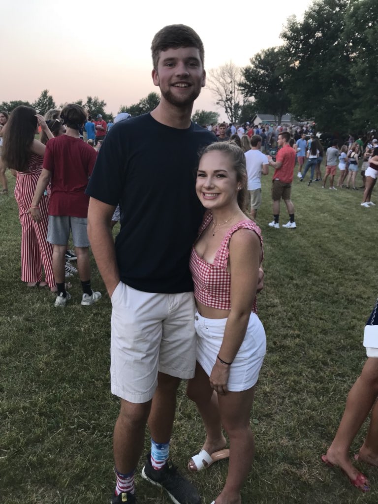 AND_MOREY's tweet photo. Happy Birthday gabi! 🎉🎈🤟🏼 thanks for everything fam! #govols?? https://t.co/DwV5TvRake