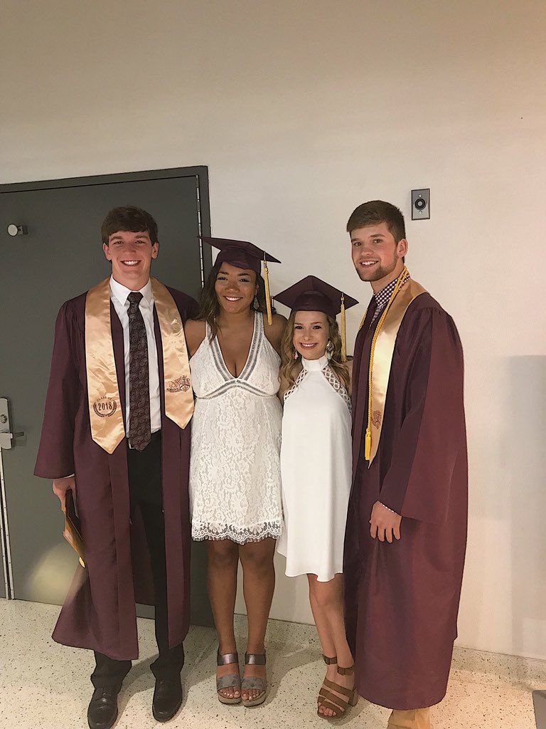 AND_MOREY's tweet photo. Happy Birthday gabi! 🎉🎈🤟🏼 thanks for everything fam! #govols?? https://t.co/DwV5TvRake