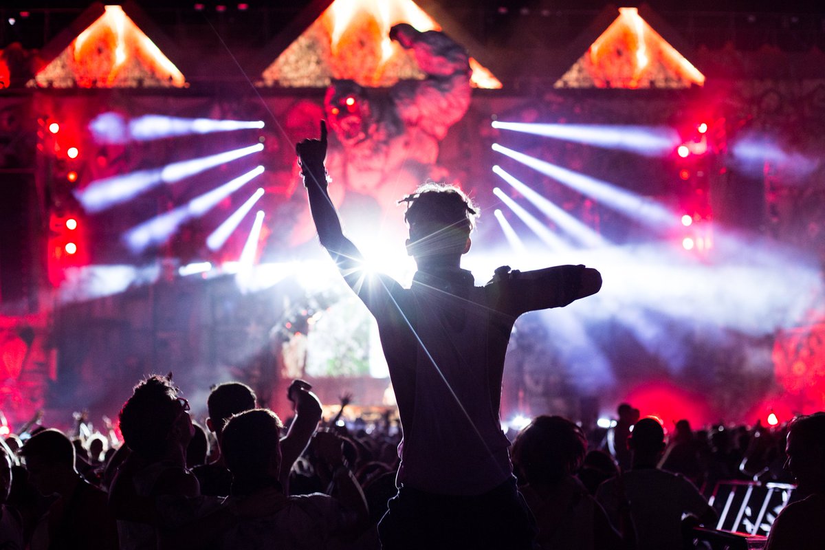 HawkersCo's tweet photo. ¡QUEREMOS INVITARTE AL @MedusaFestival!

MEET &amp; GREET + 4 ENTRADAS VIP + CAMPING

Para participar:

1. RT este tweet
3. Comenta un tweet mencionando a 3 acompañantes con el HT #HawkersMedusaFestival

¡Mucha suerte!

Empieza este viernes, ¡date prisa! https://t.co/cU2EGPFKgY