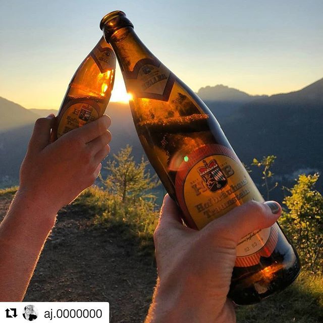 hb_traunstein's tweet photo. Mia wünschen euch einen schönen Feierabend! 🍻 Habts ihr auch noch eine Abendtour geplant? Danke für das Foto an @aj.0000000 😍📸 #hbts #hofei #feierabendhoibe #gipfelhoibe #hofbräuhaustraunstein #hopfenundmalzgotterhalts #sonnenuntergang #kampenwand #m… https://t.co/1hSTz9AiIt https://t.co/XrHlkLLnO4