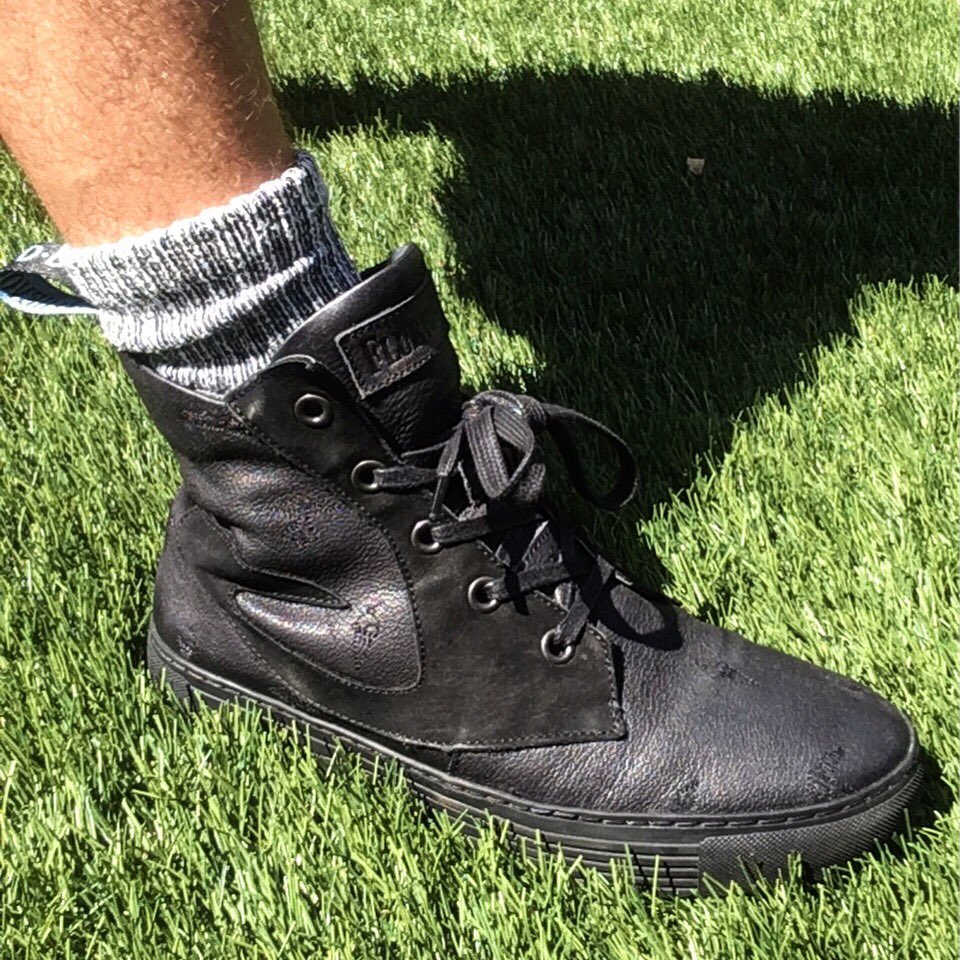 billy_merrell's tweet photo. New boots scream #vanilla Check out the #icecreamcone #racecar & #angel #embroidery #hownovel #fluevog #universeprovides https://t.co/oml8czL1SI