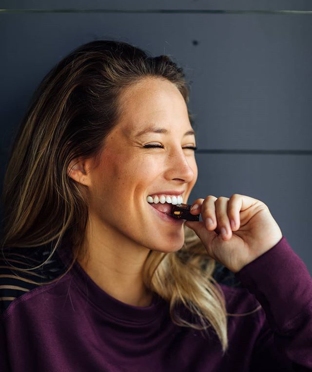 MariGoldBars's tweet photo. Good to the very last bite!
#ethicallysourced #yum #food #foodporn #paleo #cleanfood #nongmo #glutenfree #keto #ketoapproved #lectinfree #highprotein #fitfam #goldstandard #marigoldbars #marigold https://t.co/k39tIghGeb https://t.co/oF5LHNX6yT