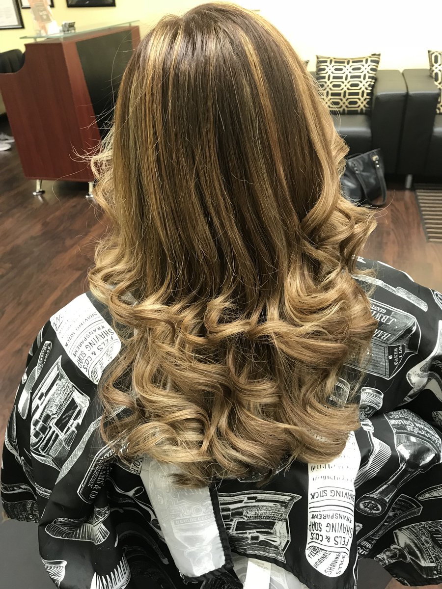 LunaSolBeauty's tweet photo. Hair inspiration all day! 😍💇‍♀️ #HairGoals #HairInspo #BehindTheChair #ColorSpecialist #ColorTechnique  #SalonOwner #HairDresserMagic #ModernSalon #HairMakeover #PerfectCurl #GorgeousHair #CosmoProfBeauty #HairArtist #SalonLife  #LicensedToCreate #LatinaHairSpecialist https://t.co/Rc3Dq7O9IA
