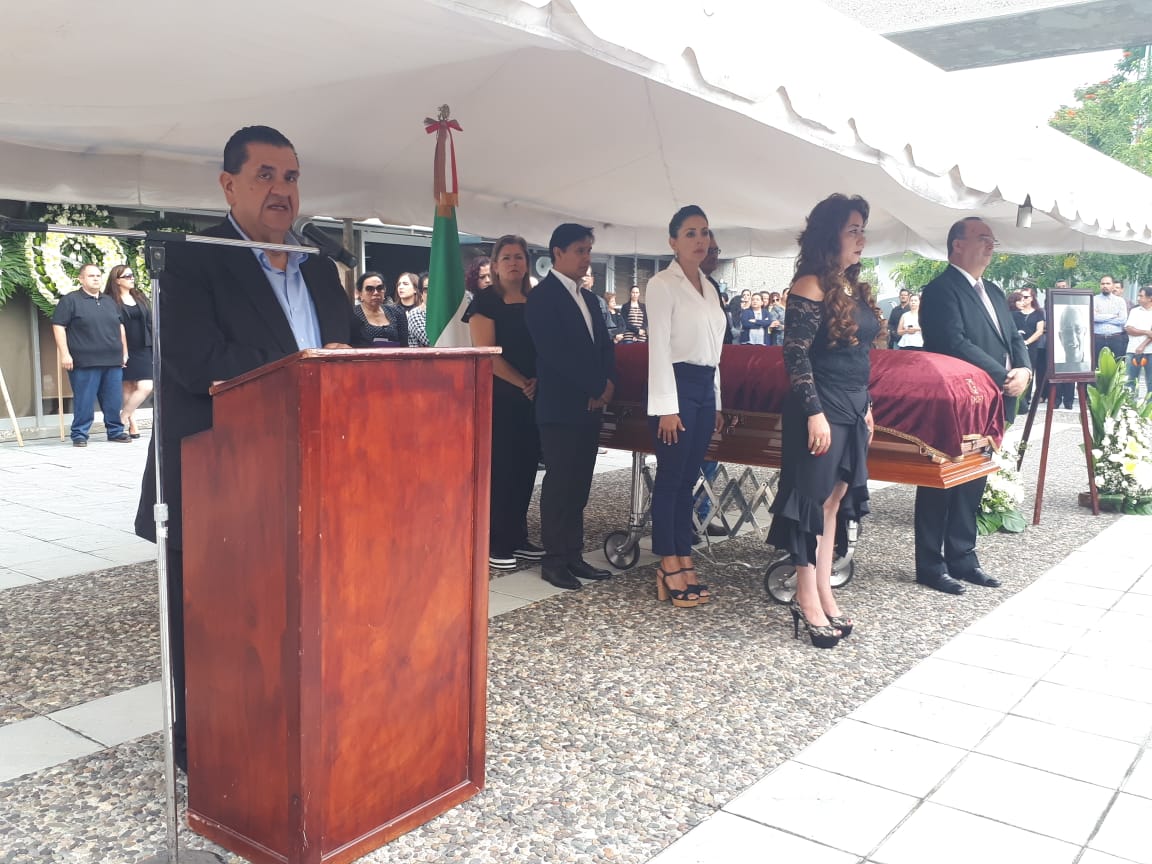 Debemos de seguir honrando la memoria de las personas que dieron su vida por la educación, hoy nos despedimos del maestro Aristeo Anaya Arreola, un profesor excepcional y que en lo personal me dio consejos en mi formación docente. #QEPD