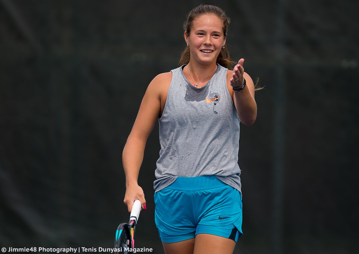 DARIA KASATKINA - Página 25 DkFoWa8X4AcHuA8