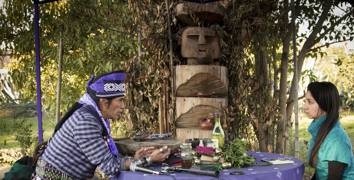 adkimn's tweet photo. Entrevistando al machi José Luis Nahuelcura acerca de su trabajo de sanación, en el marco del Programa de Salud y Medicina Ancestral Kintu Rayen de nuestra @adkimn #FelizMiércoles 
¡Pronto más contenidos! #mapuche #salud #LaPintana #machi #medicina 

ph: @CamilHuenchumil https://t.co/z5SnoTzgJE