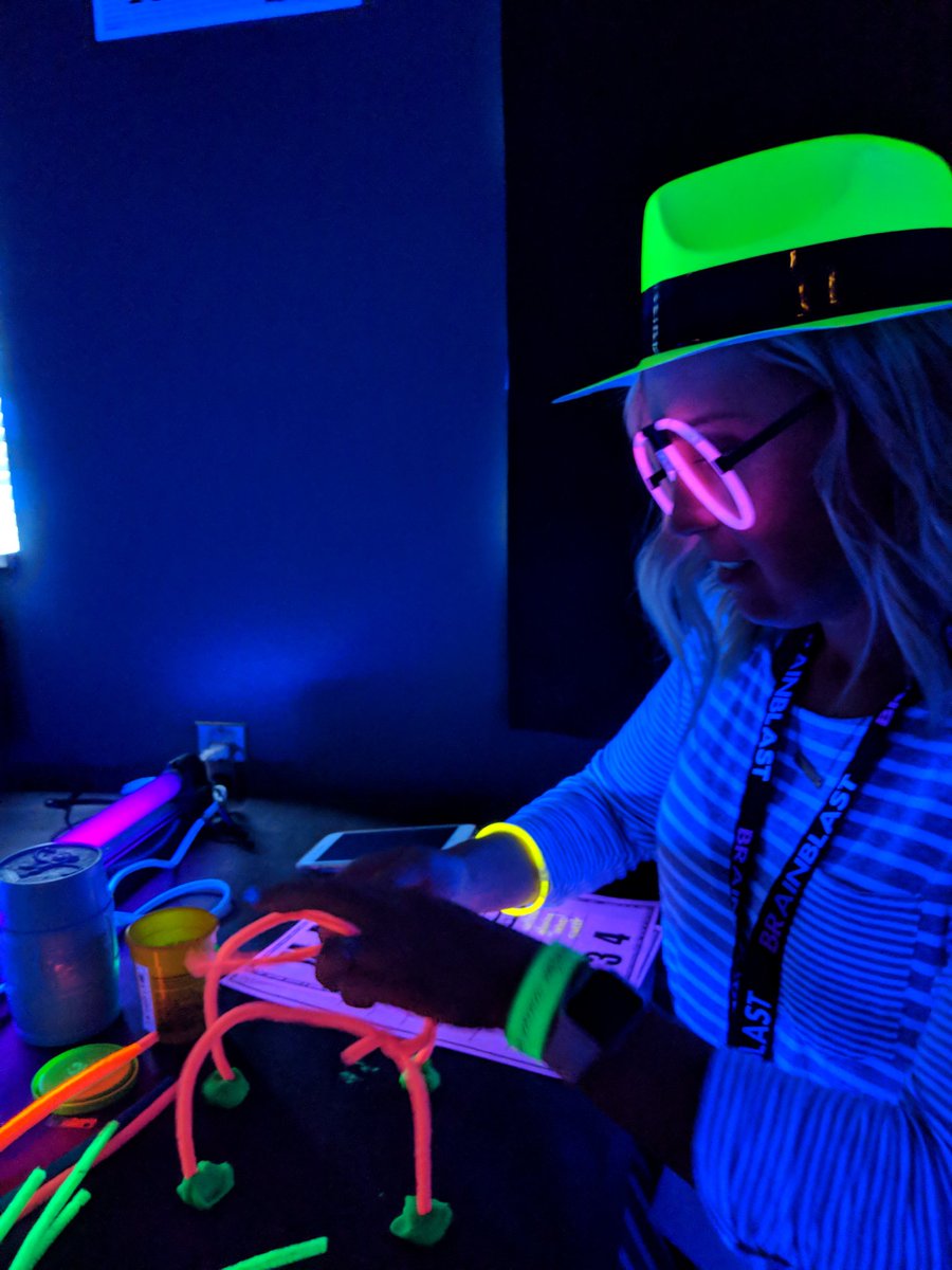 knlchevys's tweet photo. Loving the retro room! With @cayleysay #brainblast18 https://t.co/bHBDORHLyW