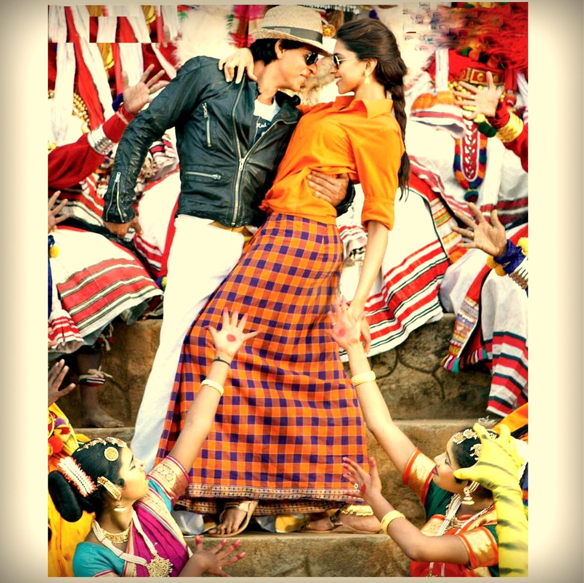 SRKsSquad's tweet photo. CE time on Twitter was the best time I ever had.
* Poster release on 1st Jan
* IPL promo
* Record Trailer views
* Lungi Dance
* #RecordExpress trend
* Wait for Taran to tweet collections and see which new record rested in peace.
#5YearsOfChennaiExpress https://t.co/fbyNVkFU8U