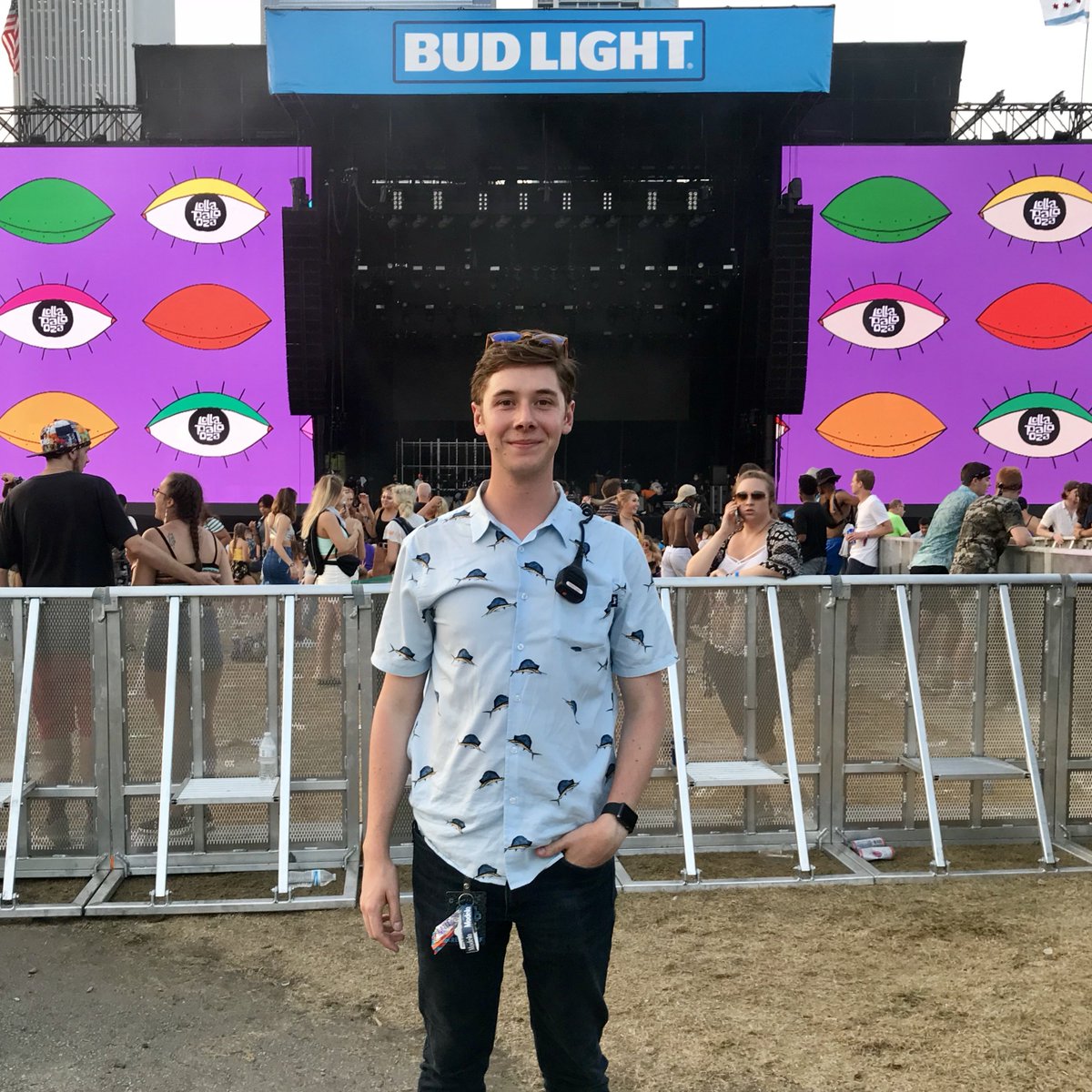 WConservatory's tweet photo. #WebCoSummer - Wyatt Mailloux (Concert Design '19) is the Production Lighting Intern for @C3Concerts, working in their main office (Austin, TX) and at @lollapalooza located in Grant Park, Chicago. He's picture here at on day two of Lollapalooza. https://t.co/kNPgmNOtzv