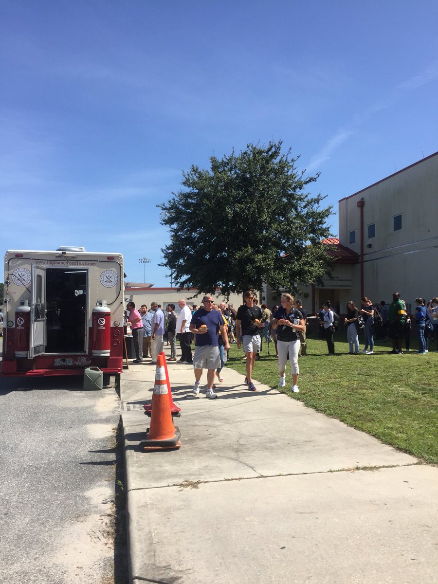 Enjoying lunch from our local food trucks @HayburnerT, @MonstaLobsta, @amishpretzels at our district-wide PD Day after a great morning of learning. @LakeLearns #PD4Me
Thank you @TavaresHSInfo for hosting our secondary teachers!