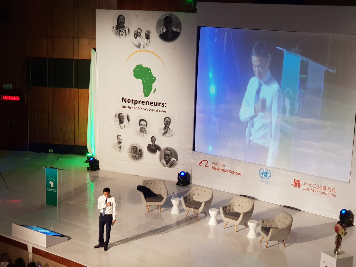 art2gee's tweet photo. Jack Ma, founder of @AlibabaGroup, talking in Johannesburg: "Don't be scared of AI. Machines have only chips; human beings have heart." #JackMa #Netrepreneurs https://t.co/fMSrdflayy