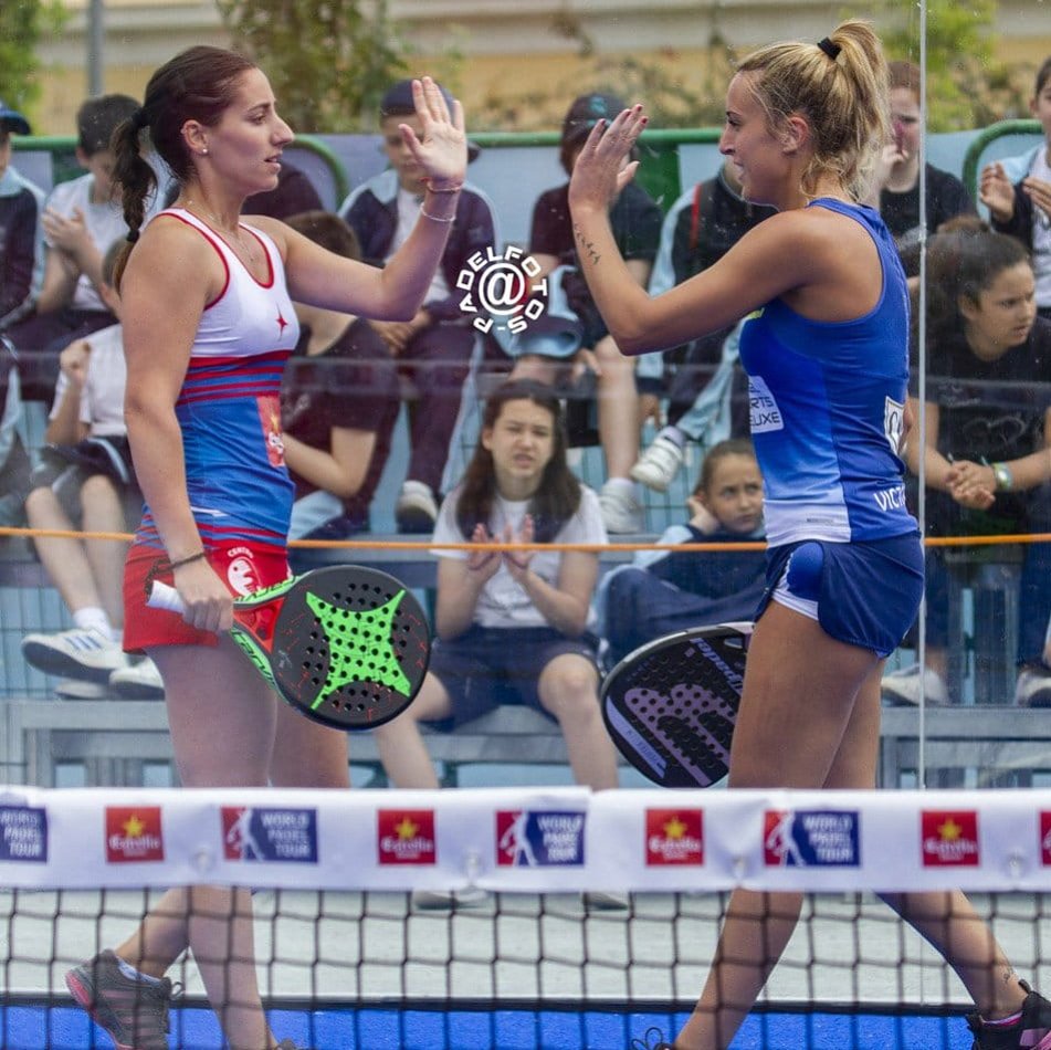 viglesias_fans's tweet photo. En poco más de dos horas volvemos a competición. A las 20:00 desde Club Cerrado del Aguila, debutamos en el #WPTMijas !!! Vamos xaxas!! Con garra 💪🔥👏🤟💥🎾 #VictoriaIglesias #VITeam 
📷 @padelfotos https://t.co/SYaX8cmD9t