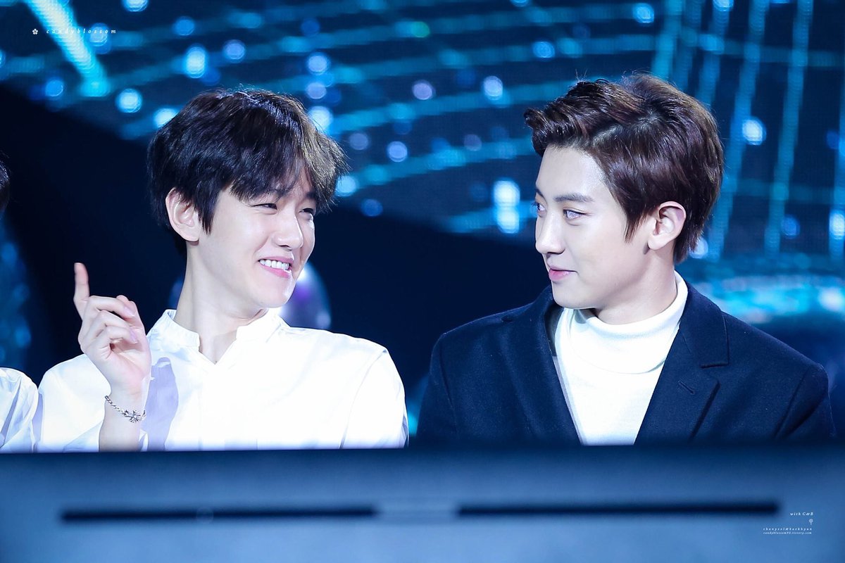 TheChanBaeker's tweet photo. Others: "Chanyeol is dating someone.."

Me: "Oh yes, he obviously is." https://t.co/LCCphFQ6hm
