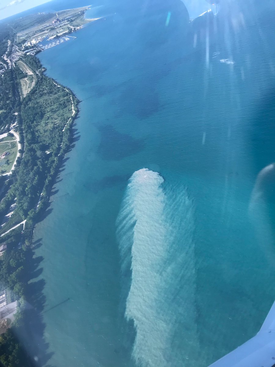A plume appearing in water.